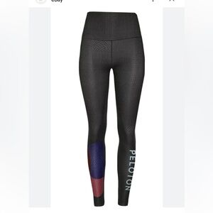 Peloton black topsy turvy /Lreversible leggings size medium